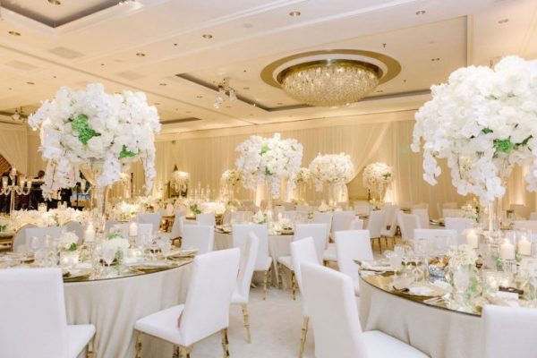 Gold and white wedding table decor