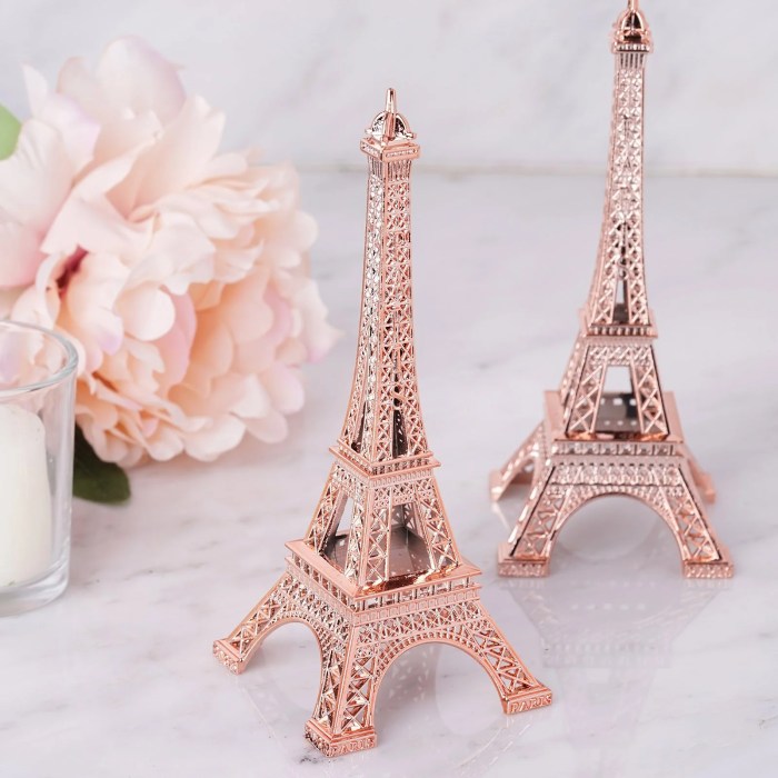 Eiffel tower table decor