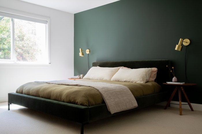 Green wall bedroom decor