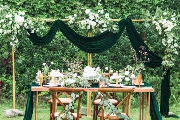 Emerald green and gold table decor