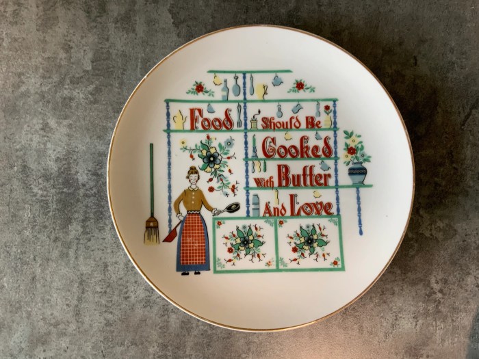 Kitchen plate wall decor