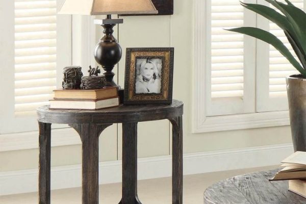 Living room end table decor