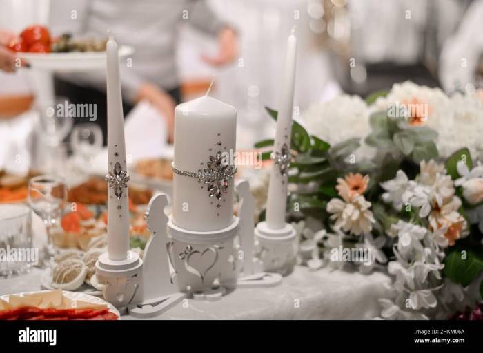 Wedding table decor with candles